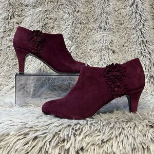 Alex Marie Womens Shoes Booties Heels 6.5 M Wine Suede Flower Petals Side Zipper